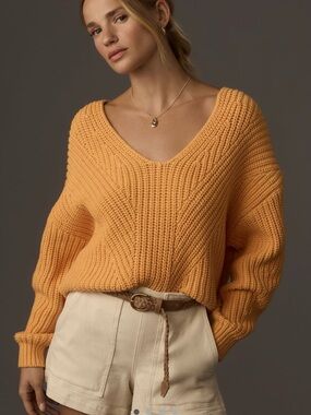 Maeve V-Neck Sculptured Pullover Sweater. Size M - perfect condition